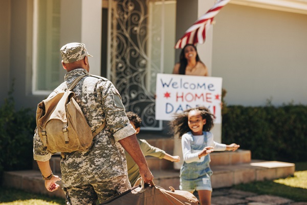 Welcoming daddy from the army home buyers